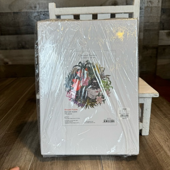 Christian Lacroix 750 piece shaped puzzle Mam’zelle Scarlett • New/sealed - Picture 4 of 4